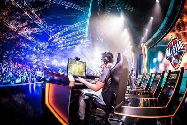 A BETTER UNDERSTANDING OF ESPORTS AND ESPORTS BETTING